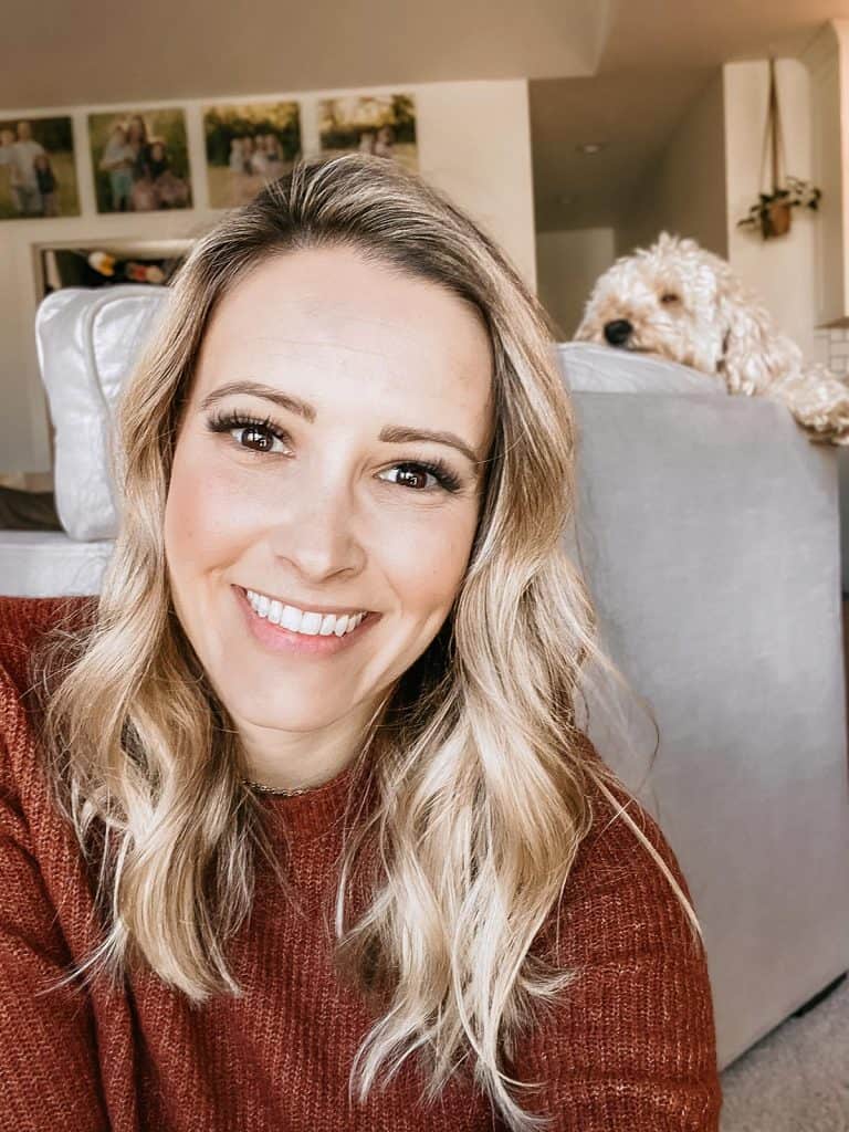 close up picutre of blonde woman smilling