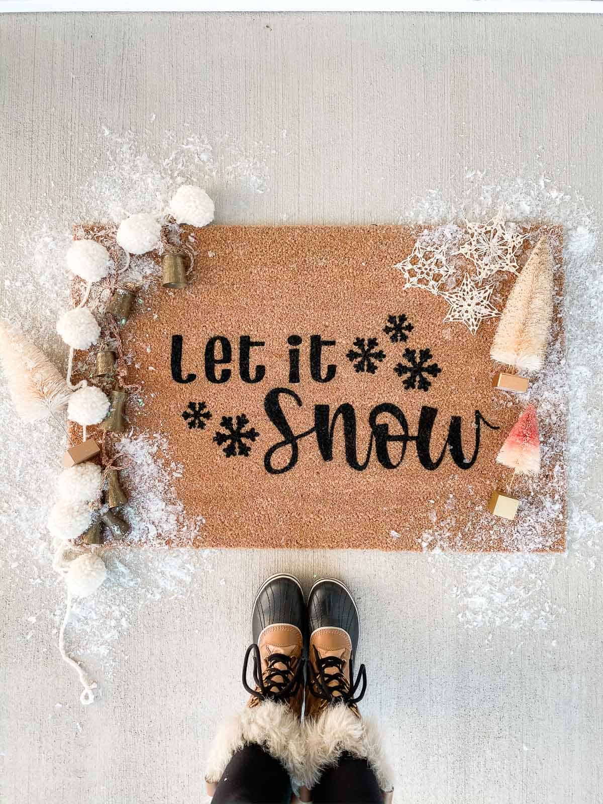 DIY Holiday Doormat in 8 Simple Steps